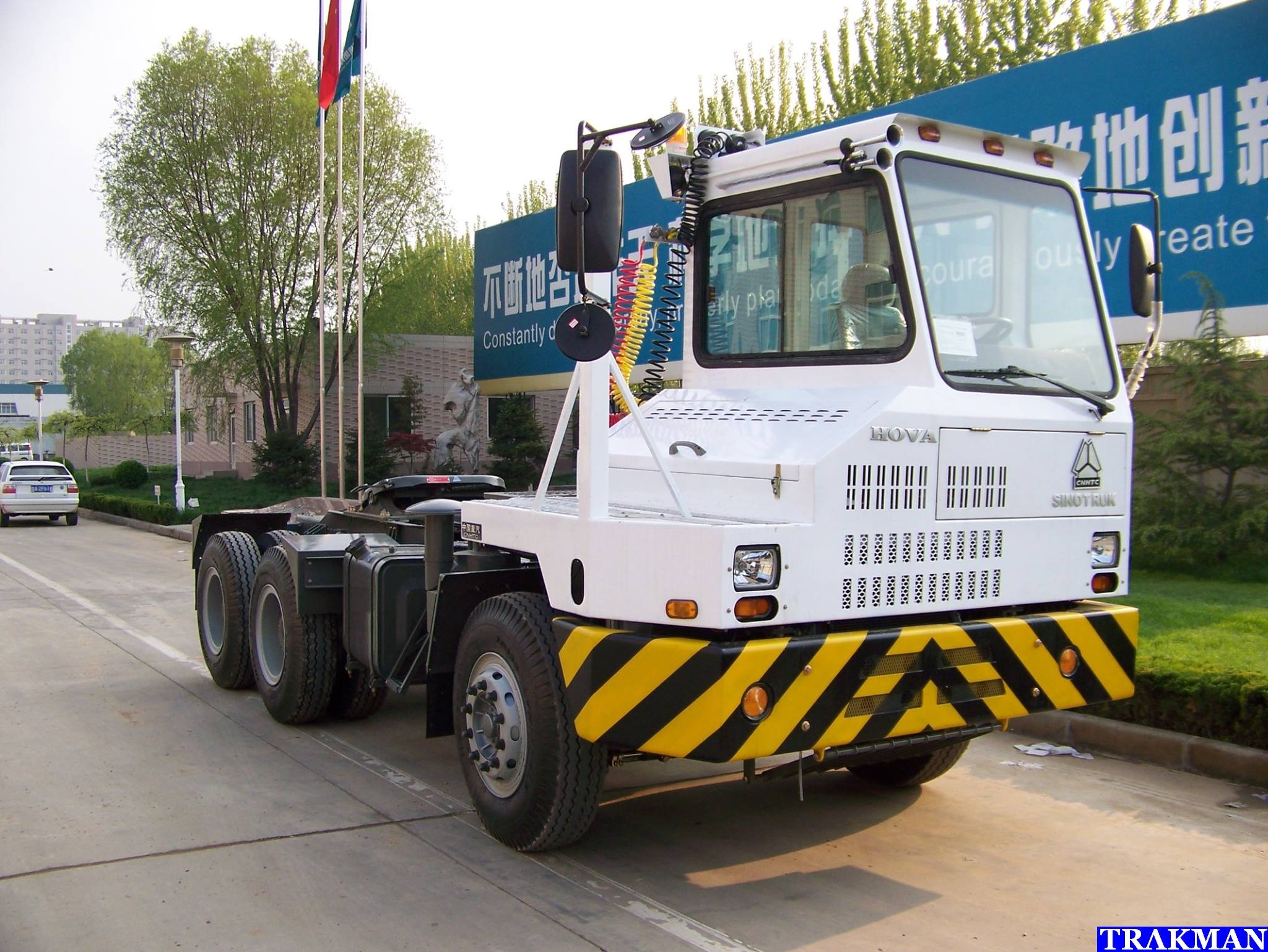SINOTRUK HOVA 4x2 Port Terminal Tractor Truck