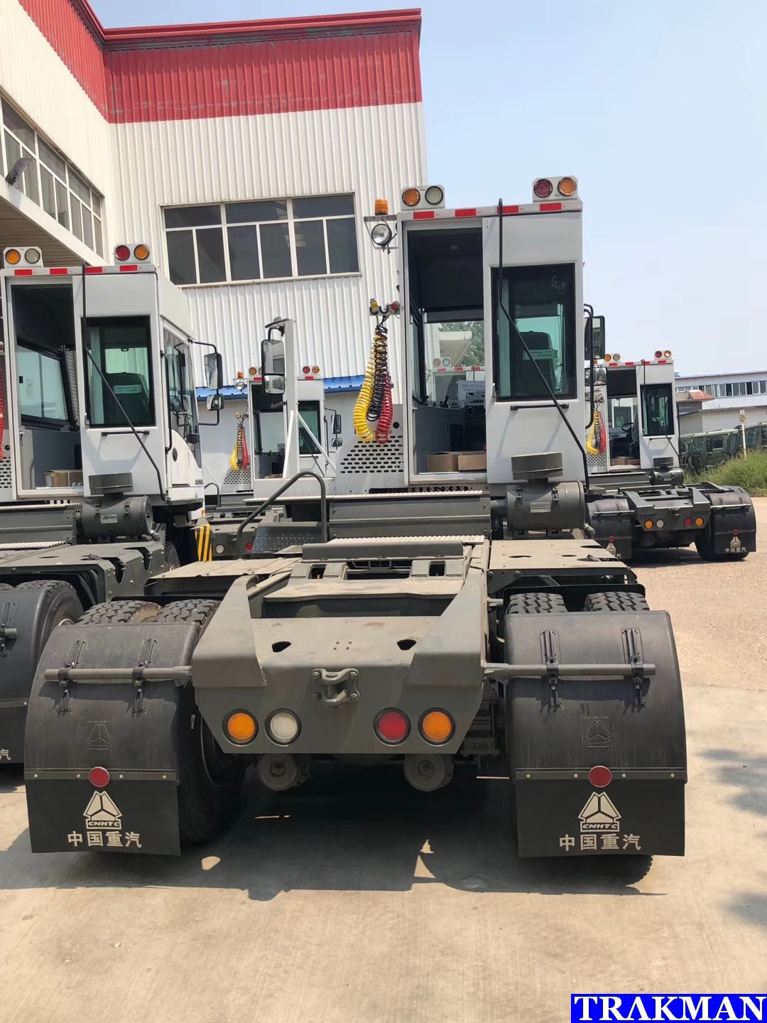 SINOTRUK HOVA 4x2 Port Terminal Tractor Truck