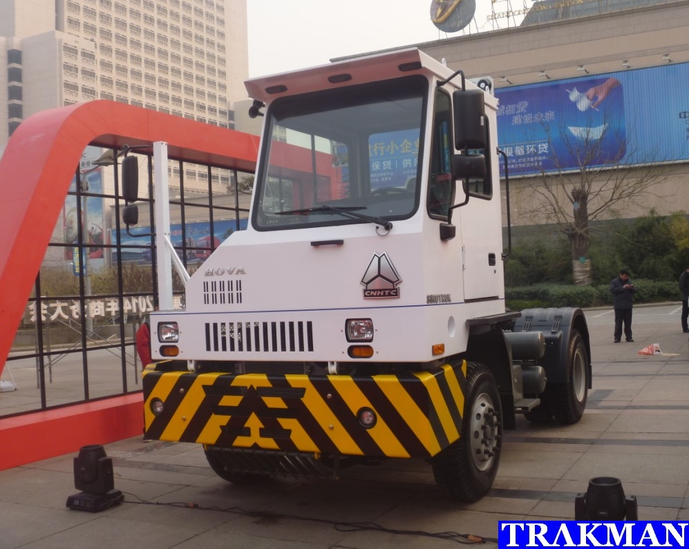 SINOTRUK HOVA 4x2 Port Terminal Tractor Truck