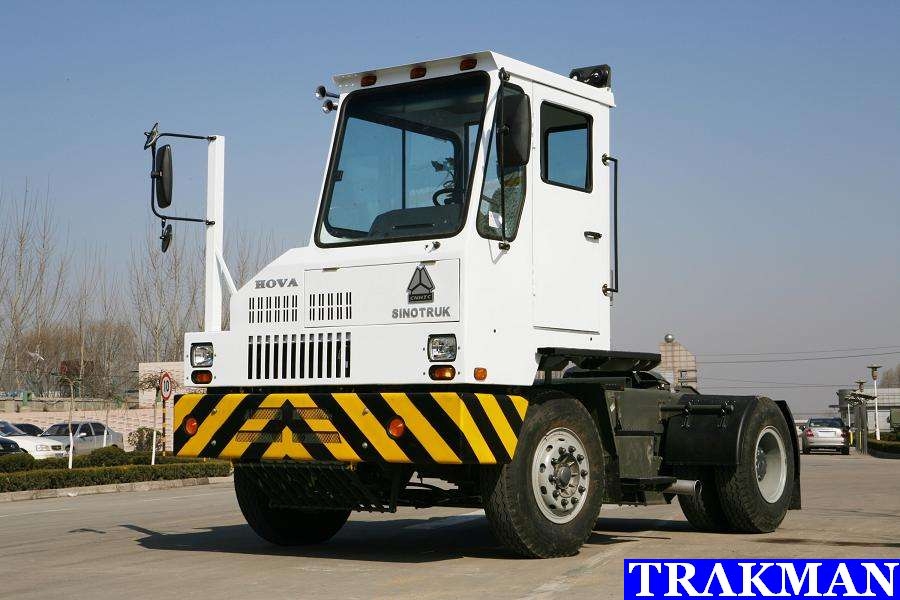 SINOTRUK HOVA 4x2 Port Terminal Tractor Truck