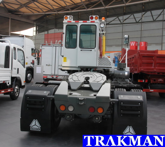 SINOTRUK HOVA 4x2 Port Terminal Tractor Truck