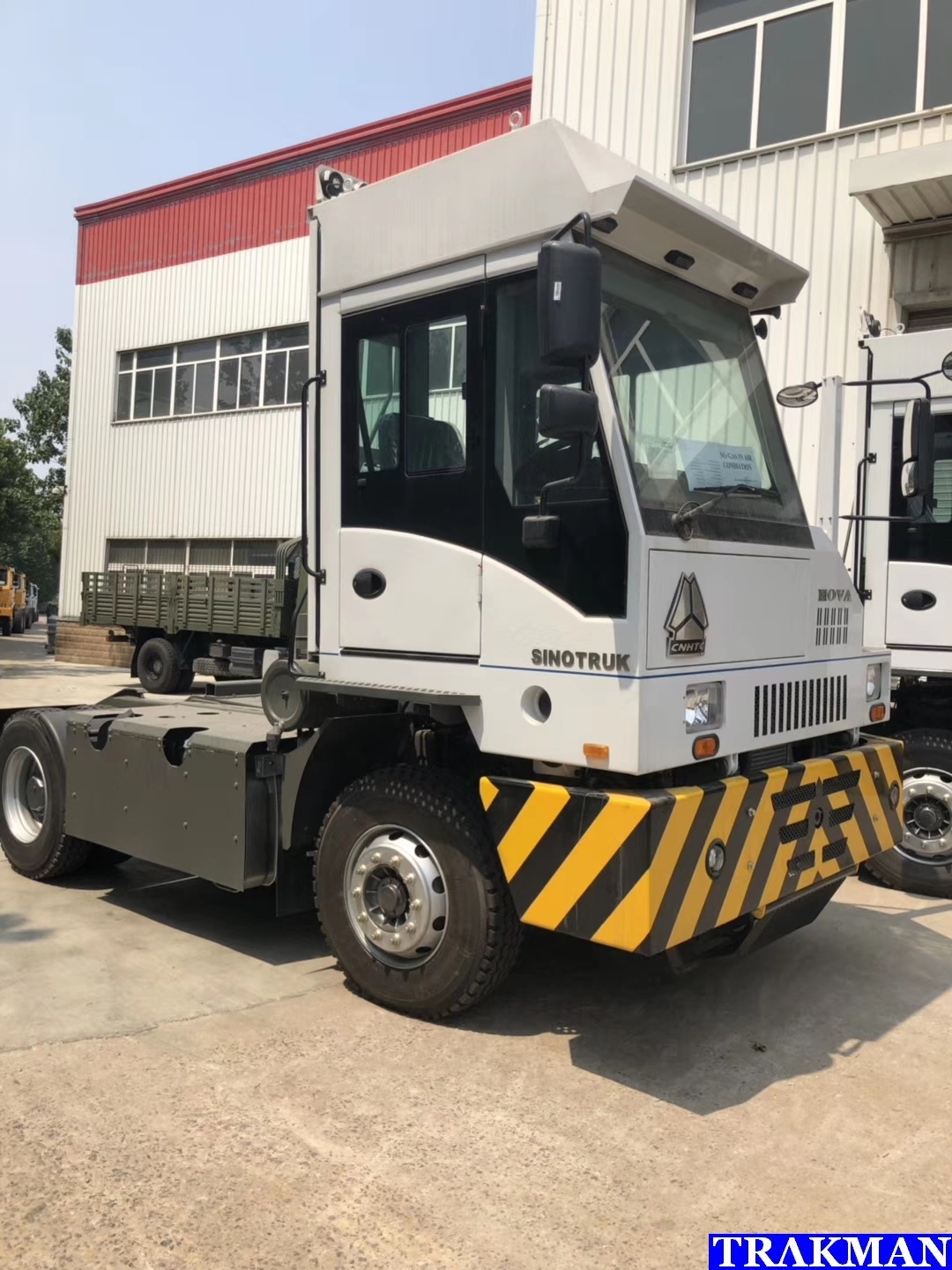 SINOTRUK HOVA 4x2 Port Terminal Tractor Truck