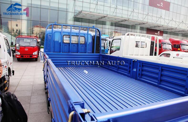 10 Tons SINOTRUCK Cargo Truck With One Bed Cabin